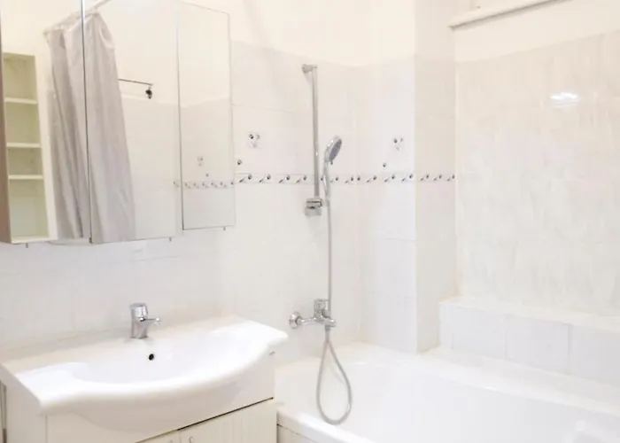 Comfortable Near Schonbrunn Palace *