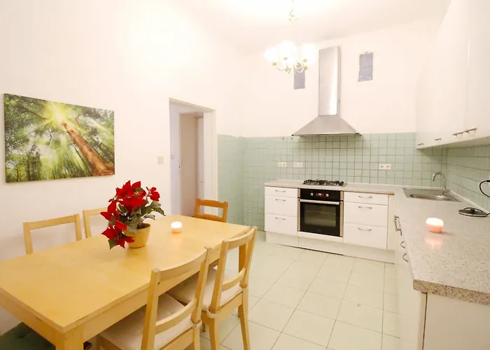 Homestay szállás Comfortable Near Schonbrunn Palace Bécs
