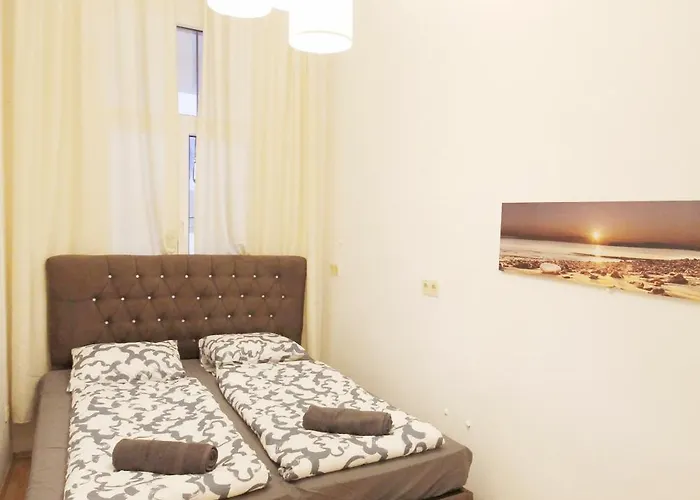 Comfortable Near Schonbrunn Palace Homestay szállás Bécs