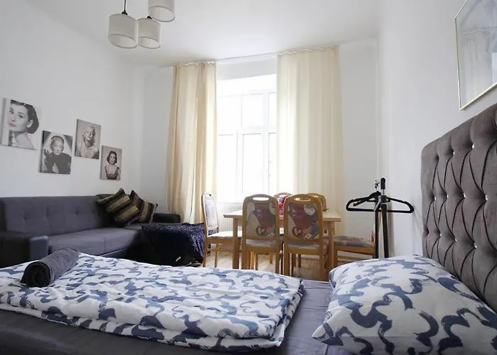 Comfortable Near Schonbrunn Palace Homestay szállás Bécs
