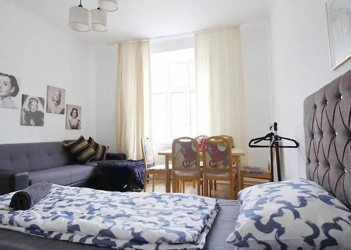 Comfortable Near Schonbrunn Palace Homestay szállás Bécs