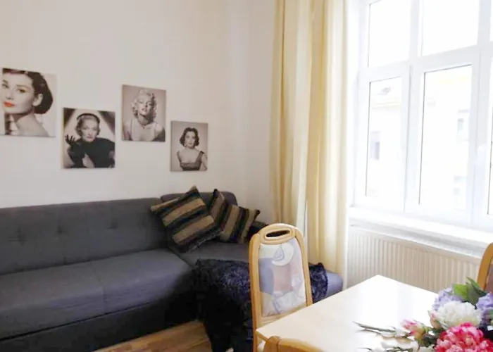 Comfortable Near Schonbrunn Palace Homestay szállás *